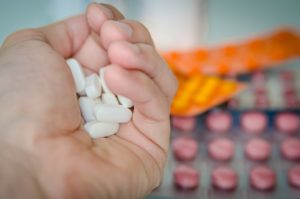 hand of pills that cause a person to gain weight