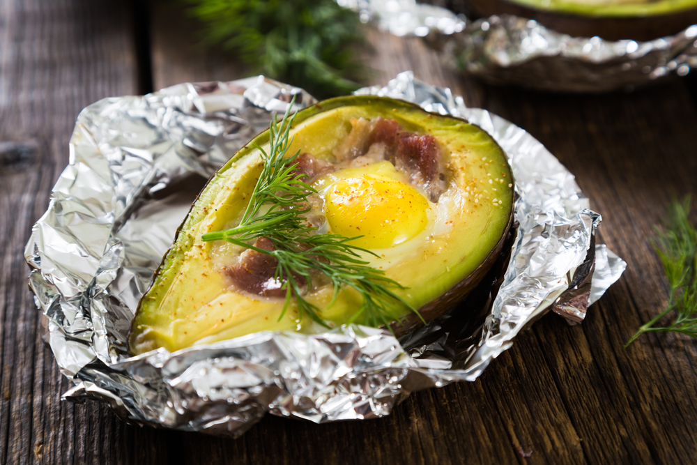 Read more about the article Baked Eggs in Avocado with Bacon