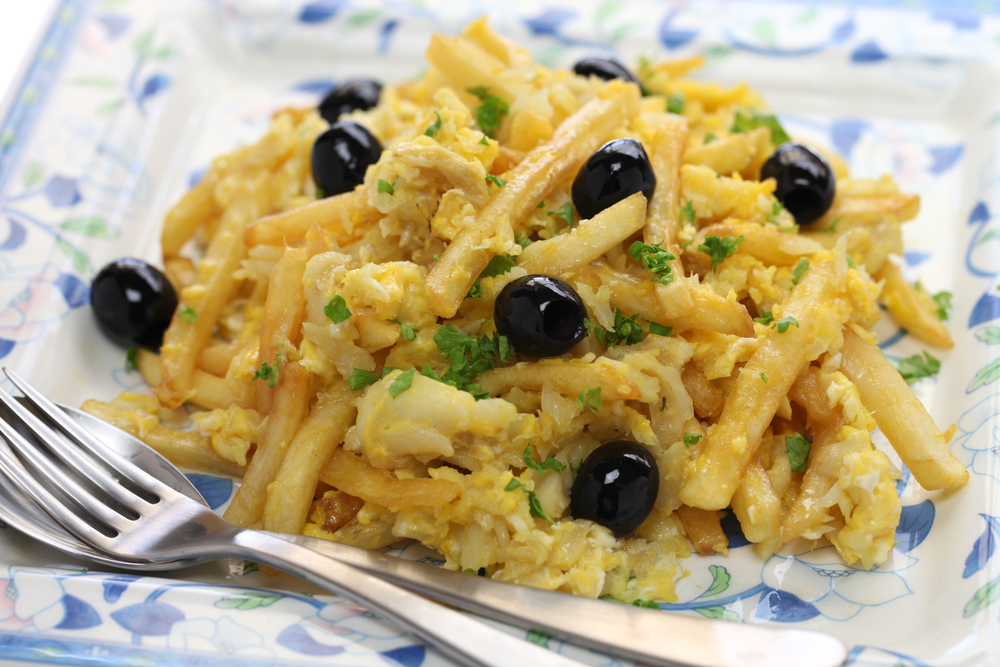 Read more about the article Bacalhau à Brás (Scrambled Eggs with Cod & Fries)