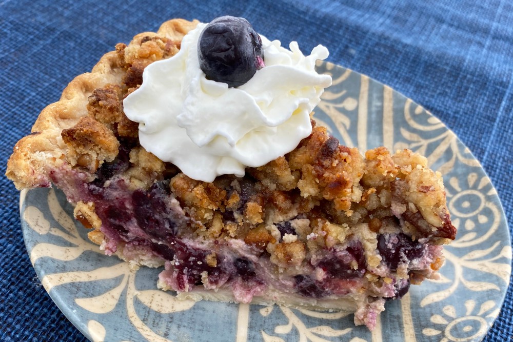 Read more about the article Blueberry Sour Cream Pie