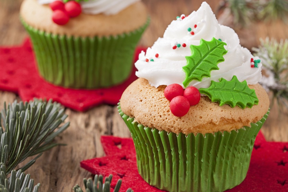 Read more about the article Holly Jolly Cupcakes