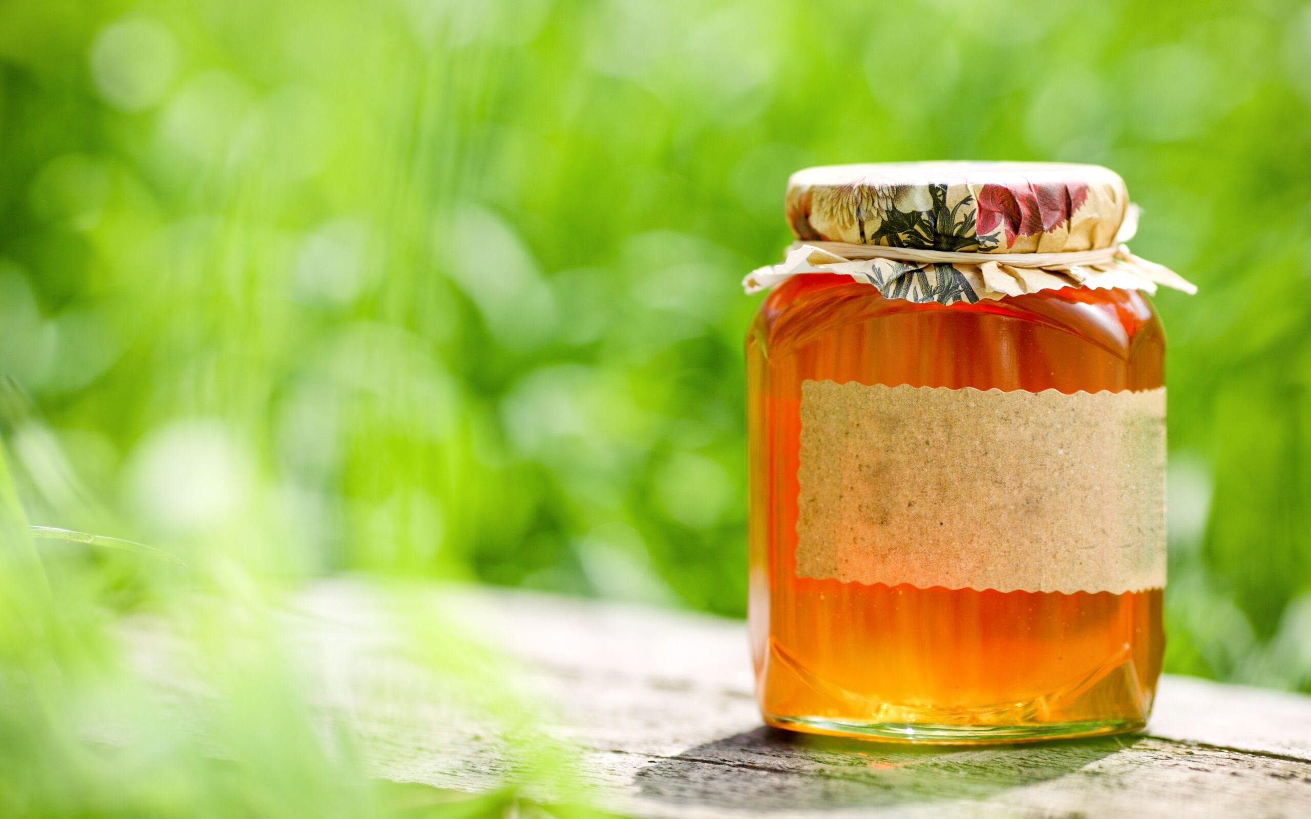 Read more about the article The Best Honey for Allergies: Raw Unfiltered vs. Pasteurized Comparison