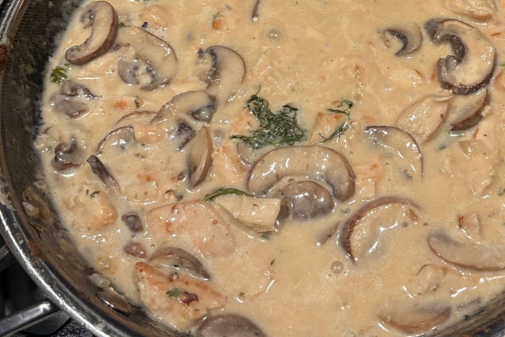 Read more about the article Creamy Herb Chicken with Mushrooms