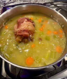 Old-Fashioned Split Pea Soup with Ham Hock (Stovetop) 1 split pea soup