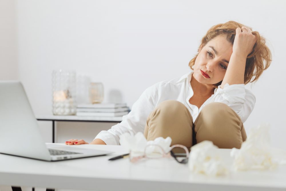 Read more about the article 7 Signs Your B12 Level Is “Normal” — But Your Body Is Still Deficient